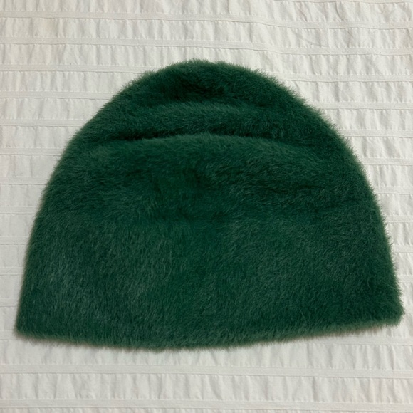 ARITZIA/SUNDAY BEST Beanie - Picture 1 of 4